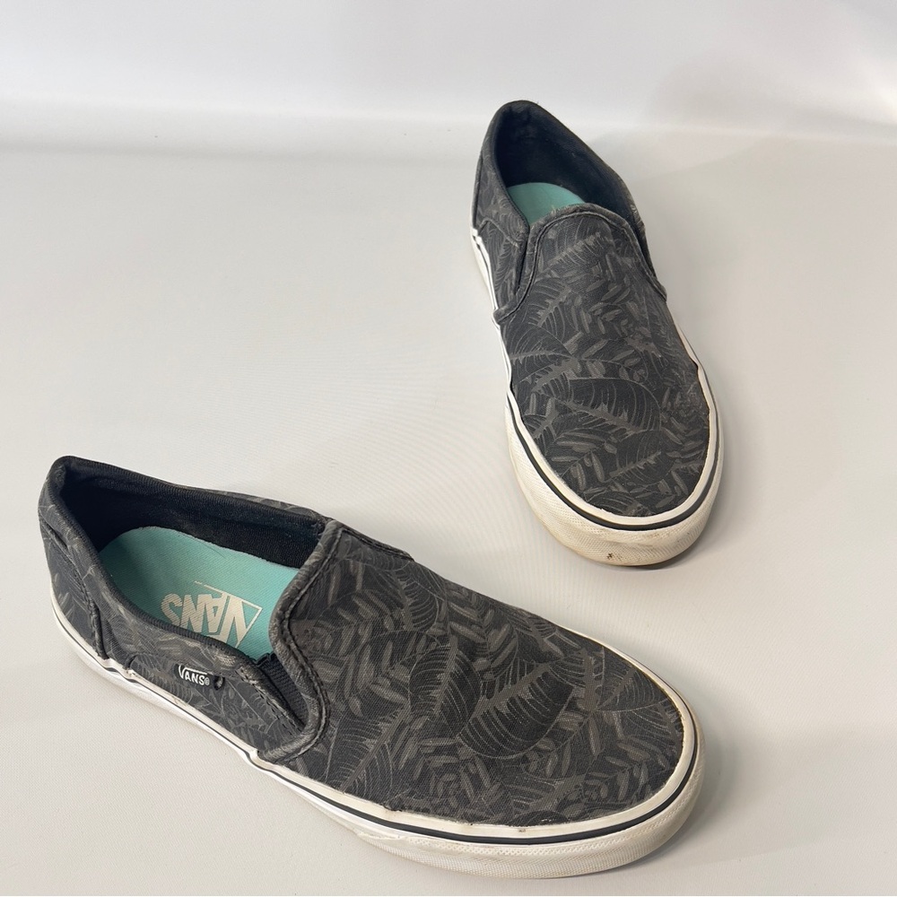 Vans Women’s 7.5 Gray Tropical Leaf Patterned Slip-On Shoes - Picture 3 of 10
